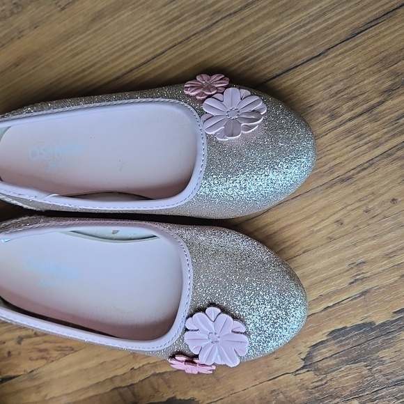 OshKosh B'gosh Pink Sparkly Ballet Flats With Flowers Size 11 Toddler - Picture 2 of 6